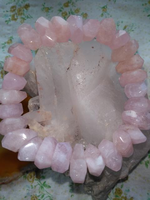 モルガナイト ラフカットタンブルブレスレット < 女性アクセサリー/時計 モルガナイト ラフカットタンブルブレスレット < 女性アクセサリー/時計の