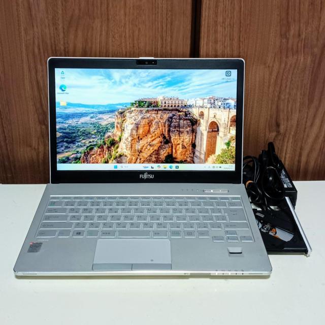 FUJITSU LIFEBOOK Corei5 ������8GB �V�iSSD512GB Web�J���� DVD Windows11 �� PC�{��/���Ӌ@��� 