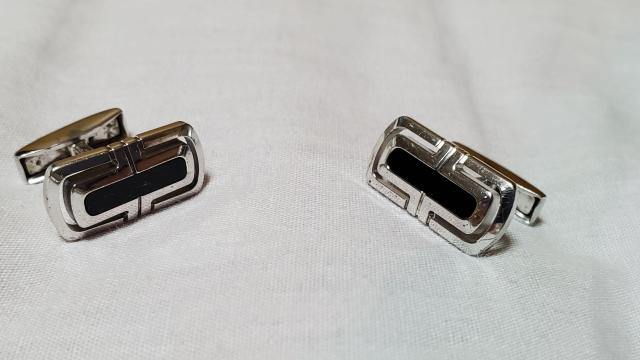 正規レア ブルガリ パレンテシ 2カラーカフス 黒×SV オープンワーク カフリンクス アイコンロゴ ラグジュアリー クロスボタン < ブランド 正規レア ブルガリ パレンテシ 2カラーカフス 黒×SV オープンワーク カフリンクス アイコンロゴ ラグジュアリー クロスボタン < ブランドの