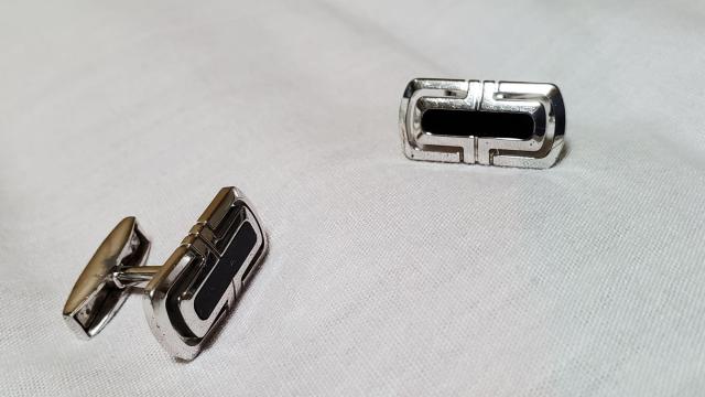 正規レア ブルガリ パレンテシ 2カラーカフス 黒×SV オープンワーク カフリンクス アイコンロゴ ラグジュアリー クロスボタン < ブランド 正規レア ブルガリ パレンテシ 2カラーカフス 黒×SV オープンワーク カフリンクス アイコンロゴ ラグジュアリー クロスボタン < ブランドの