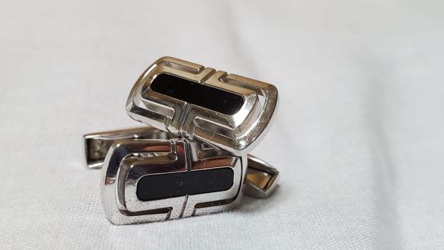 正規レア ブルガリ パレンテシ 2カラーカフス 黒×SV オープンワーク カフリンクス アイコンロゴ ラグジュアリー クロスボタン < ブランド 正規レア ブルガリ パレンテシ 2カラーカフス 黒×SV オープンワーク カフリンクス アイコンロゴ ラグジュアリー クロスボタン < ブランドの