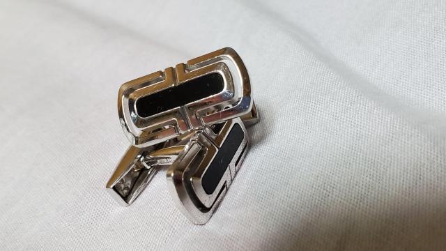 正規レア ブルガリ パレンテシ 2カラーカフス 黒×SV オープンワーク カフリンクス アイコンロゴ ラグジュアリー クロスボタン < ブランド 正規レア ブルガリ パレンテシ 2カラーカフス 黒×SV オープンワーク カフリンクス アイコンロゴ ラグジュアリー クロスボタン < ブランドの