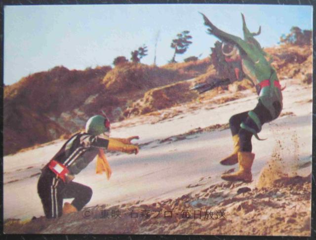 美品!昭和レトロ!旧仮面ライダーカード422番「にせライダーと怪人」 < トレーディングカード  美品!昭和レトロ!旧仮面ライダーカード422番「にせライダーと怪人」  < トレーディングカードの