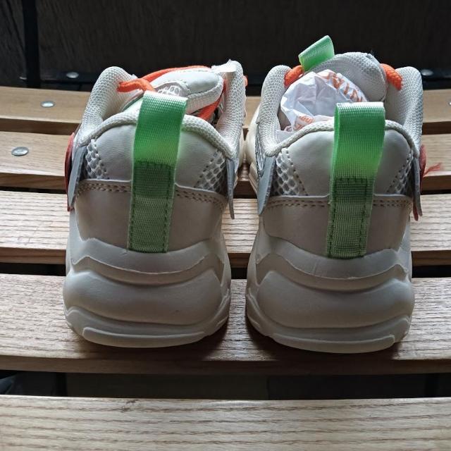 新品 17.5cm スニーカー ホワイト 子供靴 キッズ 靴 シューズ かわいい < キッズ/ベビー  新品 17.5cm スニーカー ホワイト 子供靴 キッズ 靴 シューズ かわいい < キッズ/ベビーの