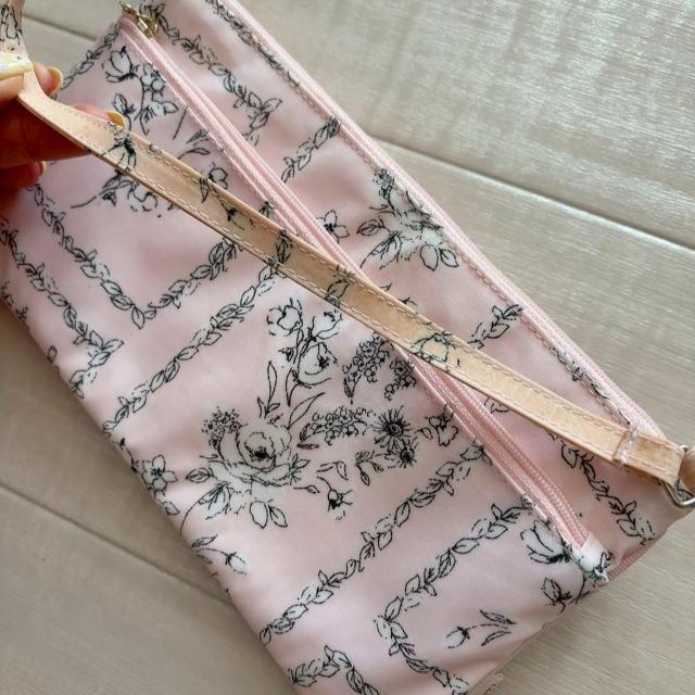 ◆Laura Ashley/ローラアシュレイ◆新品!!パスポートホルダー★ポーチ*ピンク*カーネーション < ブランド ◆Laura Ashley/ローラアシュレイ◆新品!!パスポートホルダー★ポーチ*ピンク*カーネーション < ブランドの