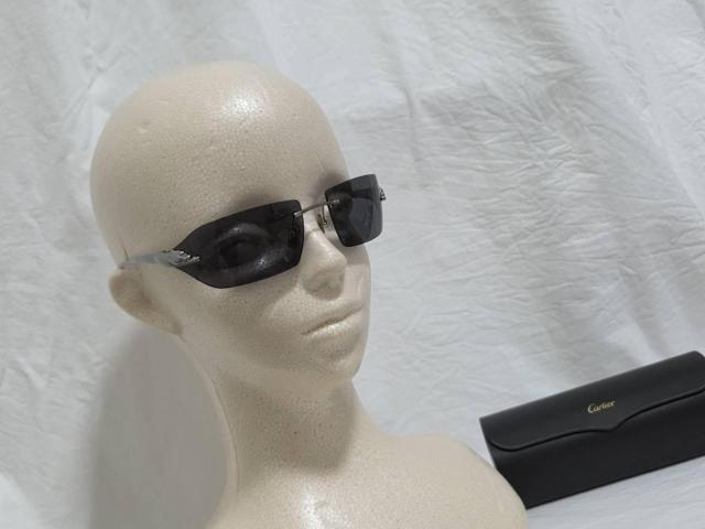 正規レア カルティエ パンテール パンサーメタルフレーム サングラス 黒 ロゴ シャイニークローム アイウェア ガクト着 付属有 < ブランド  正規レア カルティエ パンテール パンサーメタルフレーム サングラス 黒 ロゴ シャイニークローム アイウェア ガクト着 付属有 < ブランドの