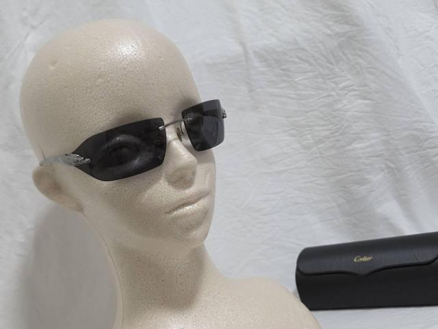 正規レア カルティエ パンテール パンサーメタルフレーム サングラス 黒 ロゴ シャイニークローム アイウェア ガクト着 付属有 < ブランド  正規レア カルティエ パンテール パンサーメタルフレーム サングラス 黒 ロゴ シャイニークローム アイウェア ガクト着 付属有 < ブランドの