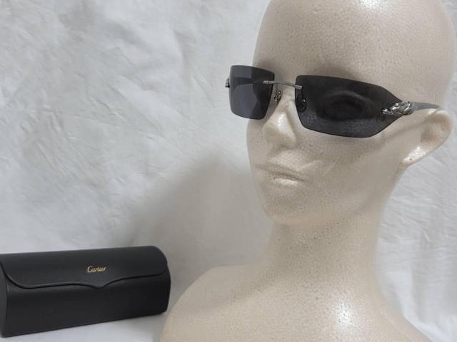 正規レア カルティエ パンテール パンサーメタルフレーム サングラス 黒 ロゴ シャイニークローム アイウェア ガクト着 付属有 < ブランド  正規レア カルティエ パンテール パンサーメタルフレーム サングラス 黒 ロゴ シャイニークローム アイウェア ガクト着 付属有 < ブランドの