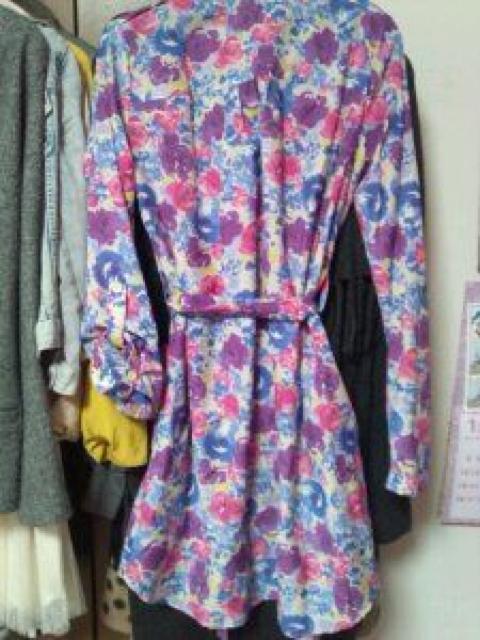 ピンクシャツワンピースベルト付き紫色黄色花柄長袖日本製S〜M < 女性ファッション  ピンクシャツワンピースベルト付き紫色黄色花柄長袖日本製S〜M < 女性ファッションの