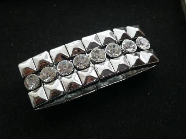 新品 アンティーク調クリアストーンブレスレット < 女性アクセサリー/時計 新品 アンティーク調クリアストーンブレスレット < 女性アクセサリー/時計の