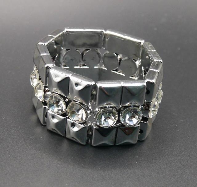 新品 アンティーク調クリアストーンブレスレット < 女性アクセサリー/時計 新品 アンティーク調クリアストーンブレスレット < 女性アクセサリー/時計の