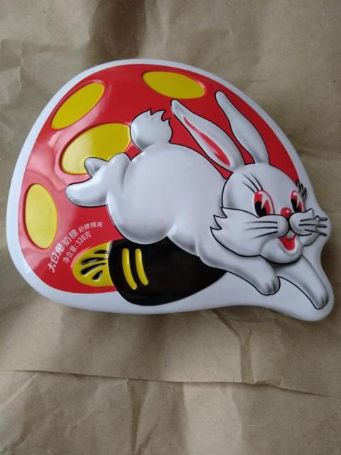 大白兔 大白兎  WHITE RABBIT キャンディー 空き缶 エンボス加工 < インテリア/ライフ  大白兔 大白兎  WHITE RABBIT キャンディー 空き缶 エンボス加工 < インテリア/ライフの