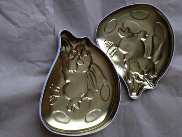 大白兔 大白兎  WHITE RABBIT キャンディー 空き缶 エンボス加工 < インテリア/ライフ  大白兔 大白兎  WHITE RABBIT キャンディー 空き缶 エンボス加工 < インテリア/ライフの