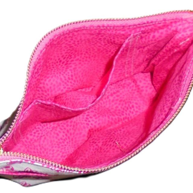 【21p】◆Barbie◆バービーピンクロゴ×白地◆ファスナーポーチ < 女性ファッション 【21p】◆Barbie◆バービーピンクロゴ×白地◆ファスナーポーチ < 女性ファッションの