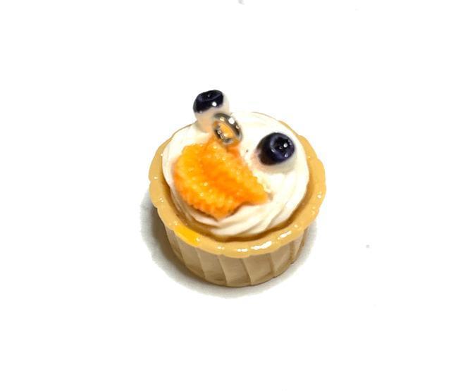 083 みかんオレンジとベリーのカップケーキ 1個 樹脂パーツ スイーツ◯ < ペット/手芸/園芸 083 みかんオレンジとベリーのカップケーキ 1個 樹脂パーツ スイーツ◯ < ペット/手芸/園芸の