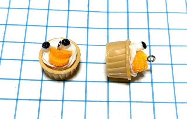 083 みかんオレンジとベリーのカップケーキ 1個 樹脂パーツ スイーツ◯ < ペット/手芸/園芸 083 みかんオレンジとベリーのカップケーキ 1個 樹脂パーツ スイーツ◯ < ペット/手芸/園芸の