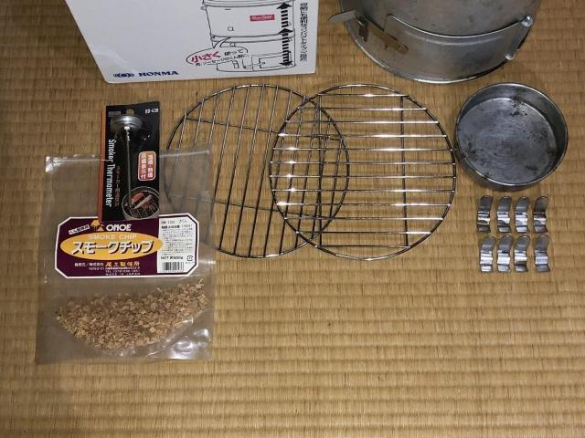 ホンマ製作所 燻製器 スモーカー F-240 & バンドック製 スモーカー用温度計 BD-438 & オマケ! < レジャー/スポーツ ホンマ製作所 燻製器 スモーカー F-240 & バンドック製 スモーカー用温度計 BD-438 & オマケ! < レジャー/スポーツの