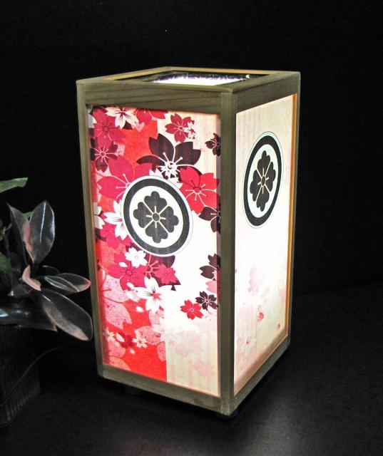 ★家紋の宿り木/森羅万象=「丸に花角」(家紋変更可)/至福の明り/LED昼白色・ラミネート加工・檜枠造・軽量/ < 家電/AV  ★家紋の宿り木/森羅万象=「丸に花角」(家紋変更可)/至福の明り/LED昼白色・ラミネート加工・檜枠造・軽量/ < 家電/AVの