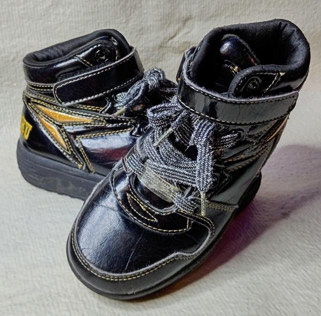 瞬足★ダンスシューズ★19cm★子供用★ハイカットスニーカー★可愛い★保育園★幼稚園★小学生★キッズスニーカー★靴★美品★送料無料 < キッズ/ベビー  瞬足★ダンスシューズ★19cm★子供用★ハイカットスニーカー★可愛い★保育園★幼稚園★小学生★キッズスニーカー★靴★美品★送料無料 < キッズ/ベビーの