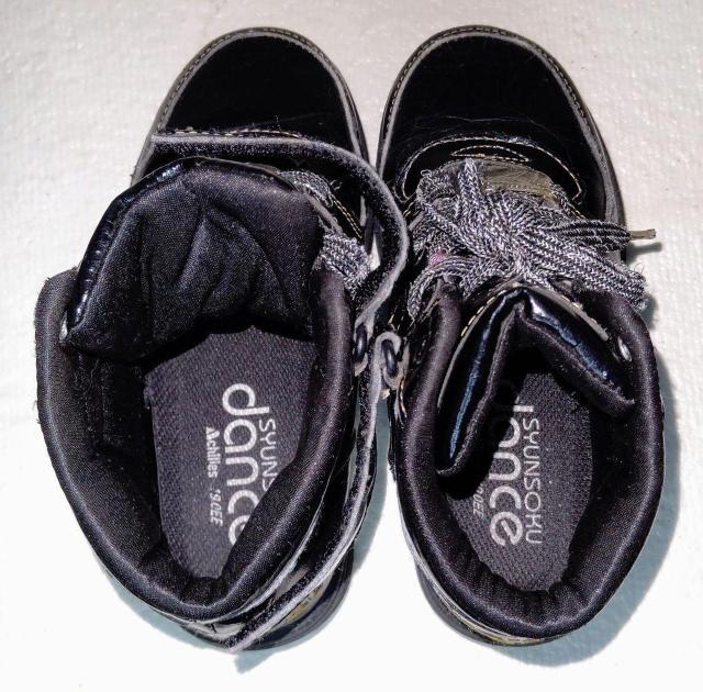 瞬足★ダンスシューズ★19cm★子供用★ハイカットスニーカー★可愛い★保育園★幼稚園★小学生★キッズスニーカー★靴★美品★送料無料 < キッズ/ベビー  瞬足★ダンスシューズ★19cm★子供用★ハイカットスニーカー★可愛い★保育園★幼稚園★小学生★キッズスニーカー★靴★美品★送料無料 < キッズ/ベビーの