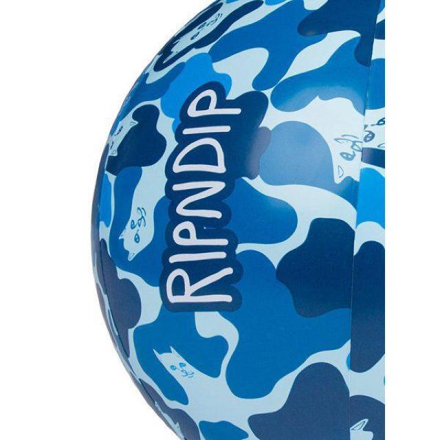 RIPNDIPリップンディップ●ロゴ入り カモフラビーチボール●青ブルー●浮き輪 < レジャー/スポーツ RIPNDIPリップンディップ●ロゴ入り カモフラビーチボール●青ブルー●浮き輪 < レジャー/スポーツの