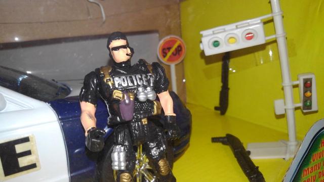 POLICE アメリカンポリス フィギュア セット Bランク ポリス パーツ おもちゃ < ホビー  POLICE アメリカンポリス フィギュア セット Bランク ポリス パーツ おもちゃ < ホビーの
