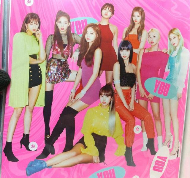 TWICE 写真集の切り抜き集 Minaの写真多め 約80ページ分 B5クリアブック ミナ < タレントグッズ  TWICE 写真集の切り抜き集 Minaの写真多め 約80ページ分 B5クリアブック ミナ < タレントグッズの