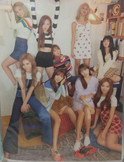 TWICE 写真集の切り抜き集 Minaの写真多め 約80ページ分 B5クリアブック ミナ < タレントグッズ  TWICE 写真集の切り抜き集 Minaの写真多め 約80ページ分 B5クリアブック ミナ < タレントグッズの
