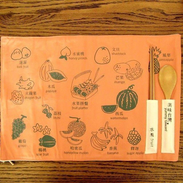 ԞinBloooms `yummy taiwan! table mat {쓊|RH탉`}bg{|EXv[  CeA/Ct 