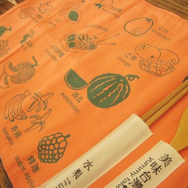 ԞinBloooms `yummy taiwan! table mat {쓊|RH탉`}bg{|EXv[  CeA/Ct 