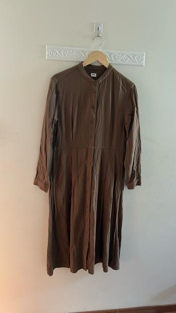 ユニクロ ソフトフランネルフレアワンピース 長袖ワンピース シャツワンピ カーキ L < ブランド  ユニクロ ソフトフランネルフレアワンピース 長袖ワンピース シャツワンピ カーキ L < ブランドの