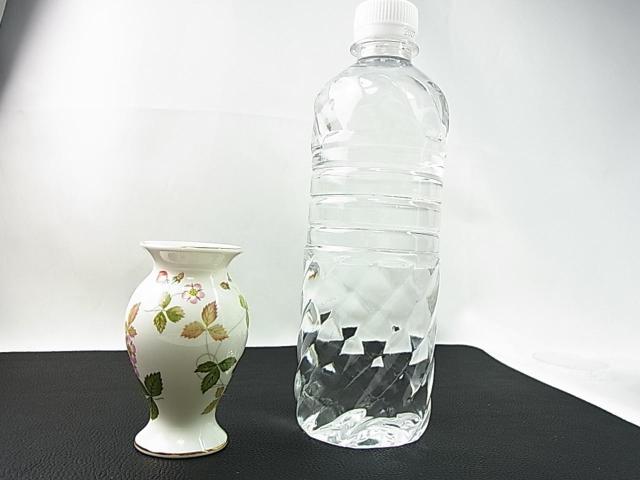 500円スタ★正規品 美品 WEDGWOOD ウェッジウッド ワイルドストロベリー ミニ花瓶 テーブルフラワーベース希少黒壺刻印 < インテリア/ライフ 500円スタ★正規品 美品 WEDGWOOD ウェッジウッド ワイルドストロベリー ミニ花瓶 テーブルフラワーベース希少黒壺刻印 < インテリア/ライフの