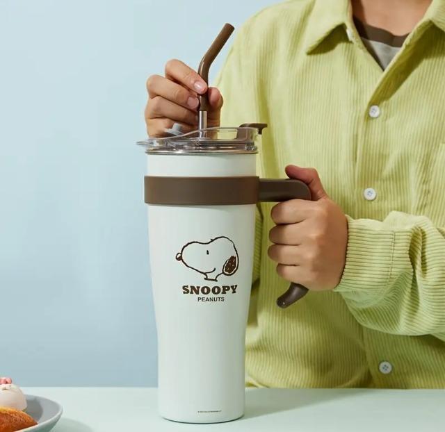 ■SNOOPY■ストロー付き ステンレス製 タンブラー 540oz 1600ml < アニメ/コミック/キャラクター ■SNOOPY■ストロー付き ステンレス製 タンブラー 540oz 1600ml < アニメ/コミック/キャラクターの