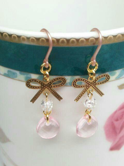 リボンコネクターチェコクリスタルダイヤカットローズ樹脂ピアス < 女性アクセサリー/時計  リボンコネクターチェコクリスタルダイヤカットローズ樹脂ピアス  < 女性アクセサリー/時計の