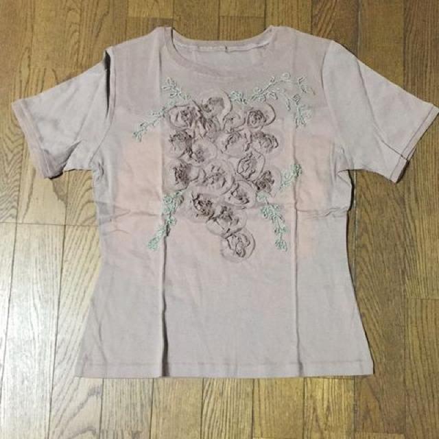 ニュアンスベージュのお洒落フラワーTシャツ Mサイズ < 女性ファッション  ニュアンスベージュのお洒落フラワーTシャツ Mサイズ  < 女性ファッションの