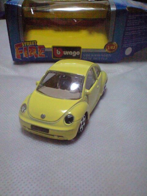bburago 1/43volkswagen new beetle  zr[ 