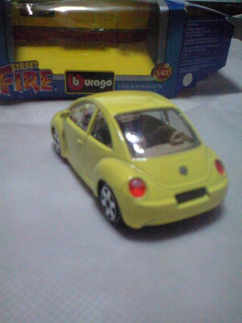 bburago 1/43volkswagen new beetle  zr[ 