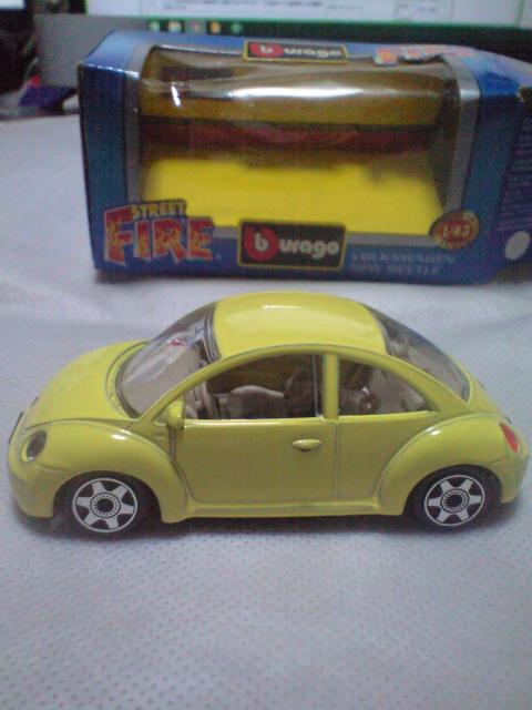bburago 1/43volkswagen new beetle  zr[ 