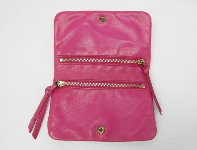 MIUMIU ミュウミュウ レザー 二つ折りコインケース ピンク<USED>【送料無料】 < ブランド MIUMIU ミュウミュウ レザー 二つ折りコインケース ピンク<USED>【送料無料】 < ブランドの