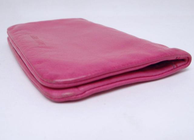 MIUMIU ミュウミュウ レザー 二つ折りコインケース ピンク<USED>【送料無料】 < ブランド MIUMIU ミュウミュウ レザー 二つ折りコインケース ピンク<USED>【送料無料】 < ブランドの