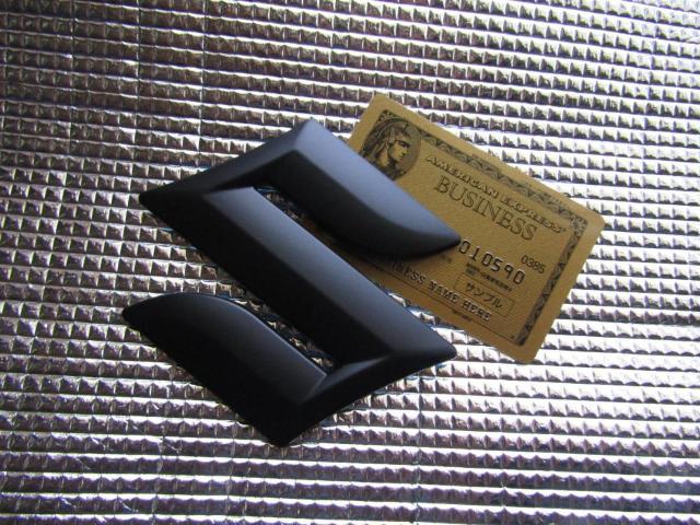 ● SUZUKI ジムニーJB64/74 Fグリル専用 MAD BLACK マッドブラック 軽量ABS製 エンブレム新品! < 自動車/バイク ● SUZUKI ジムニーJB64/74 Fグリル専用 MAD BLACK マッドブラック 軽量ABS製 エンブレム新品! < 自動車/バイク