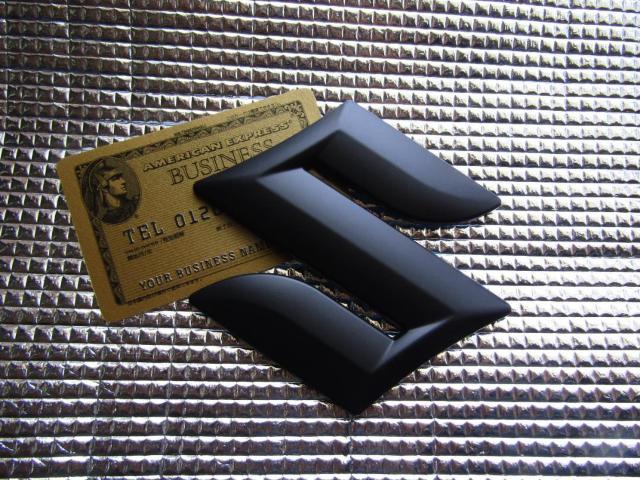 ● SUZUKI ジムニーJB64/74 Fグリル専用 MAD BLACK マッドブラック 軽量ABS製 エンブレム新品! < 自動車/バイク ● SUZUKI ジムニーJB64/74 Fグリル専用 MAD BLACK マッドブラック 軽量ABS製 エンブレム新品! < 自動車/バイク