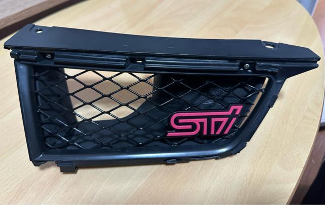 (美品)スバル STIインプレッサ 純正フロントグリル左のみ91121FE290VW < ホビー (美品)スバル STIインプレッサ 純正フロントグリル左のみ91121FE290VW < ホビーの