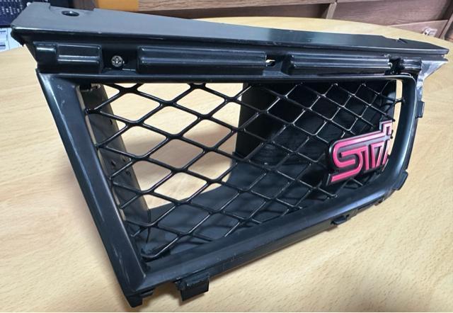 (美品)スバル STIインプレッサ 純正フロントグリル左のみ91121FE290VW < ホビー (美品)スバル STIインプレッサ 純正フロントグリル左のみ91121FE290VW < ホビーの
