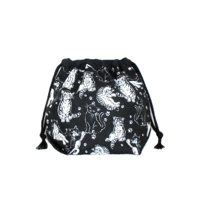 【底マチ幅が広い巾着】◆黒猫・ハチワレ・サバトラ・肉球×黒地◆裏地あり巾着 < 女性ファッション 【底マチ幅が広い巾着】◆黒猫・ハチワレ・サバトラ・肉球×黒地◆裏地あり巾着 < 女性ファッションの