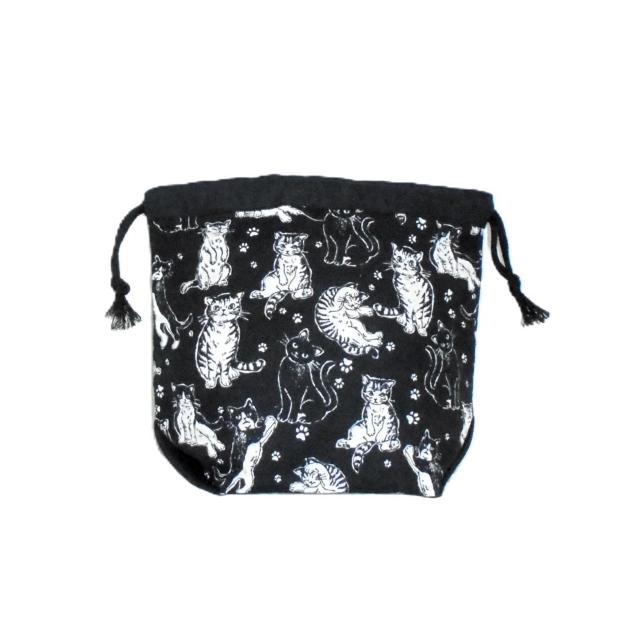 【底マチ幅が広い巾着】◆黒猫・ハチワレ・サバトラ・肉球×黒地◆裏地あり巾着 < 女性ファッション 【底マチ幅が広い巾着】◆黒猫・ハチワレ・サバトラ・肉球×黒地◆裏地あり巾着 < 女性ファッションの