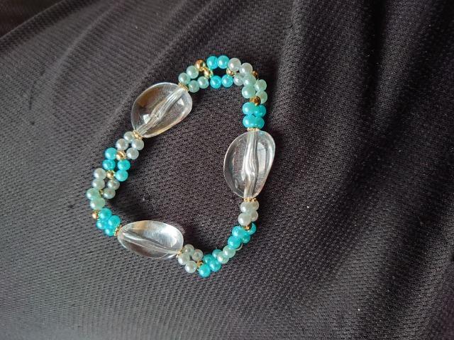 ハンドメイド★ブレスレット。水色ベース < 女性ファッション ハンドメイド★ブレスレット。水色ベース < 女性ファッションの