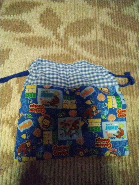 おさるのジョージ 巾着袋 中 < キッズ/ベビー おさるのジョージ 巾着袋 中 < キッズ/ベビーの