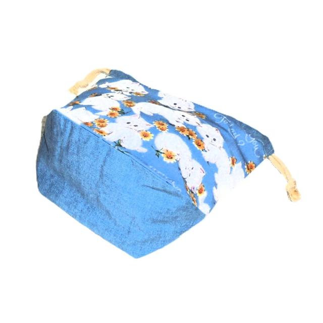 【底マチ幅が広い巾着】◆ふわふわぽわぽわ白猫・マーガレット×ブルー地◆ < 女性ファッション 【底マチ幅が広い巾着】◆ふわふわぽわぽわ白猫・マーガレット×ブルー地◆ < 女性ファッションの