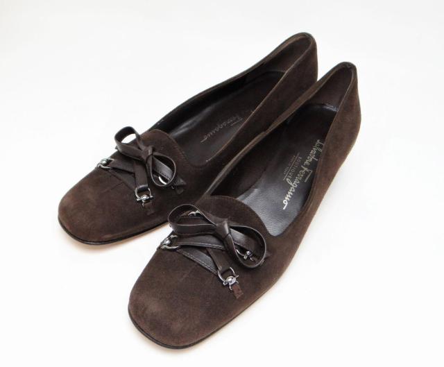 Ferragamo フェラガモ ガンチーニ リボン スエード パンプス ローファー ブラウン 7 1/2(約25cm)<USED> < ブランド Ferragamo フェラガモ ガンチーニ リボン スエード パンプス ローファー ブラウン 7 1/2(約25cm)<USED> < ブランドの